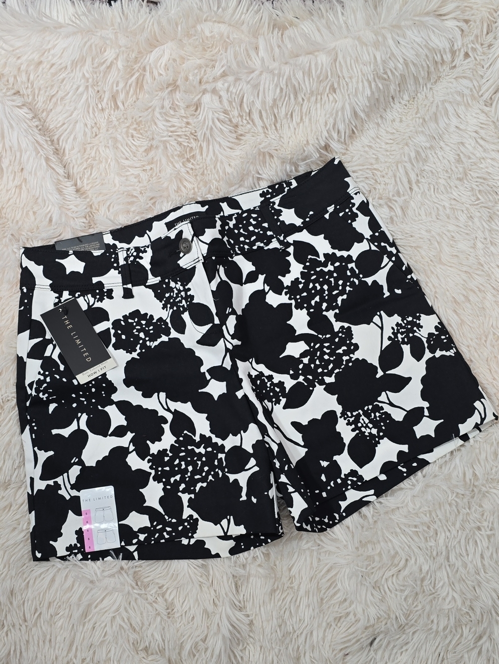 The Limited Women’s Black & White Floral Tailored Shorts Size 6 NWT